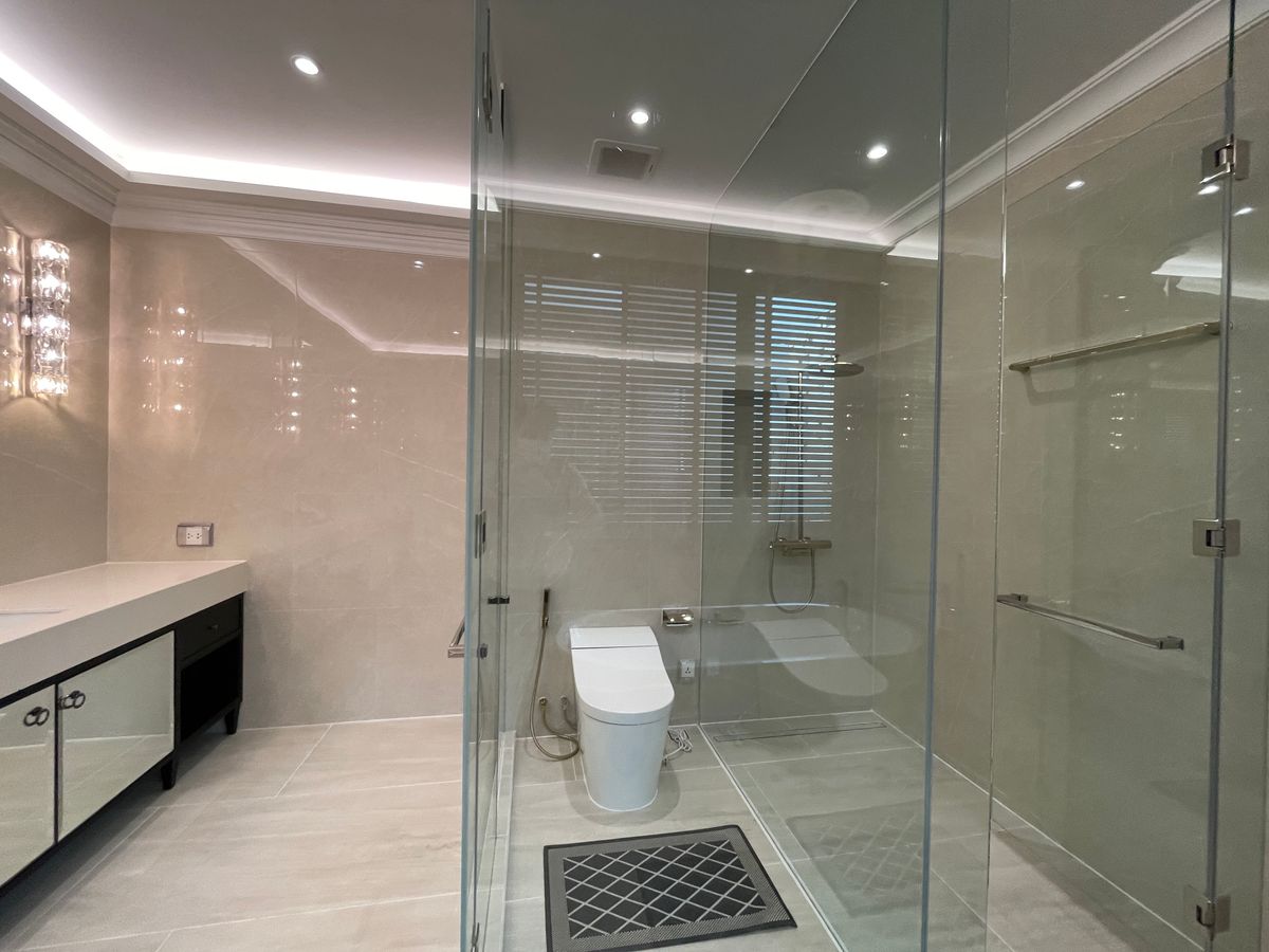 For SaleHouseSukhumvit, Asoke, Thonglor : [RARE ITEM] Luxurious corner mansion Lavista Ekkamai 10 | 429 sq m. Superior life in the heart of Ekkamai—fully decorated. Ready to move in!