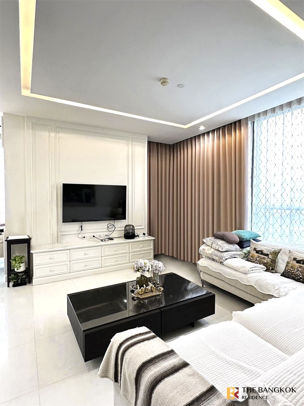For SaleCondoSathorn, Narathiwat : Don't Miss Sell At a loss The Bangkok Sathorn 2Bedroom Size 111.5sq.m. Sell 20.5 MB Exclusive Agent.
