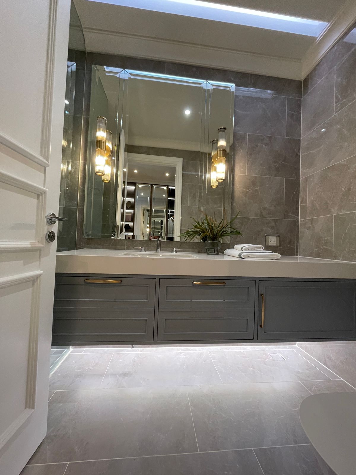 For SaleHouseSukhumvit, Asoke, Thonglor : [RARE ITEM] Luxurious corner mansion Lavista Ekkamai 10 | 429 sq m. Superior life in the heart of Ekkamai—fully decorated. Ready to move in!