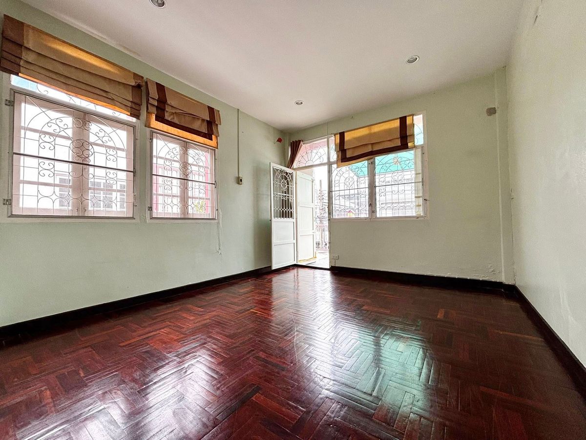 ขายบ้านสาทร นราธิวาส : บ้าน ซอยนนทรี 8 สาธุประดิษฐ์ บ้านสวย โครงสร้างดี อยู่เองก็ได้ ปล่อยเช่าก็ดี ราคาเจรจาได้