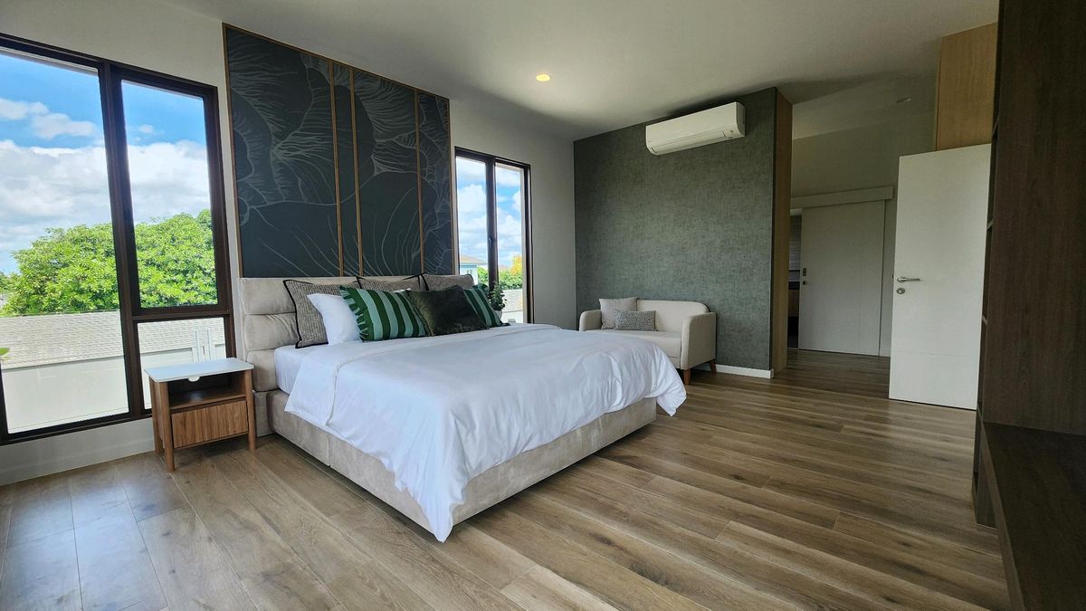 ให้เช่าบ้านพัฒนาการ ศรีนครินทร์ : Burasiri Krungthepkreetha | ให้เช่าบ้านเดี่ยวหลังมุม 4 ห้องนอน 2 ที่จอดรถ หน้ากว้าง แต่งสไตล์ Japandi สะอาดสะอ้าน น่าอยู่