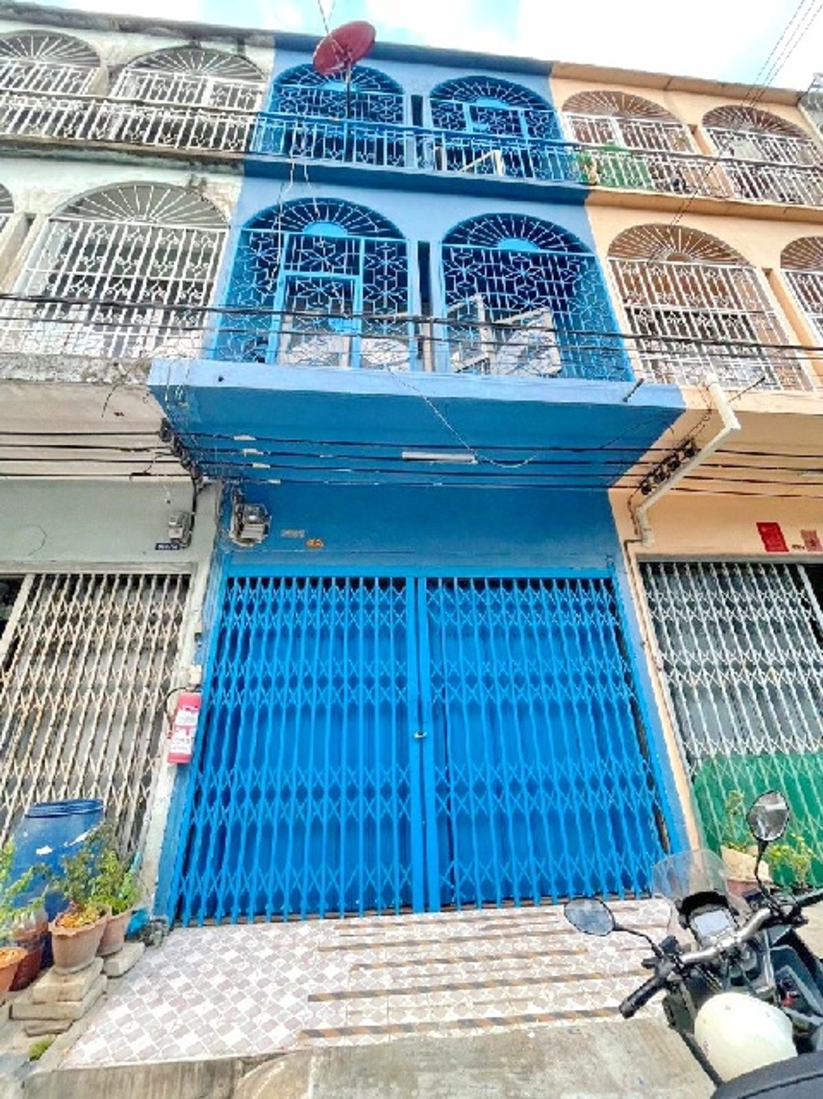For RentShop HouseRathburana, Suksawat : 6bed BTS TalatPhlu 4.1km. Commercial building for rent 3-storey SukSawat 15-21 20sq.wa. 232 sq.m.