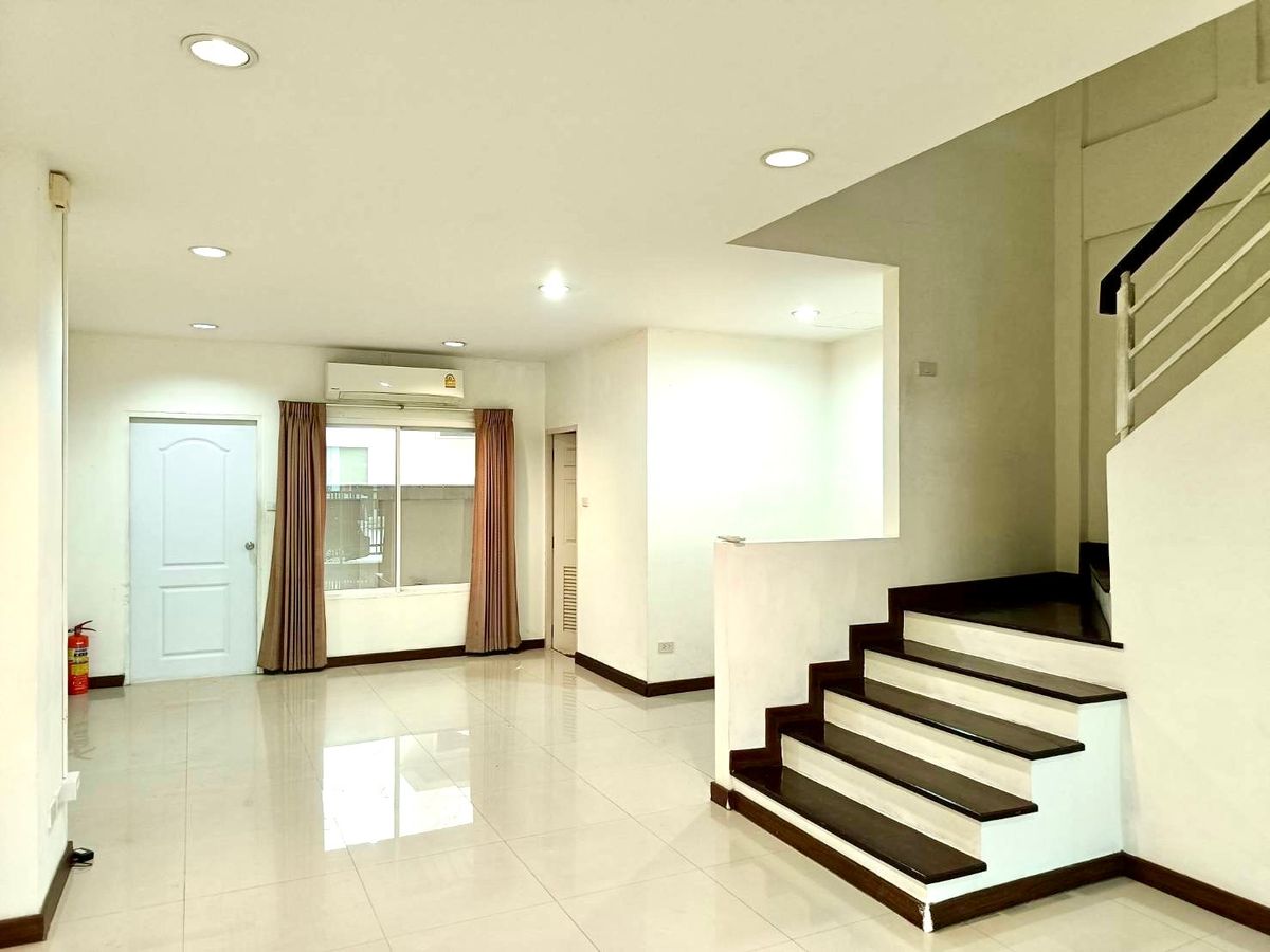 For RentTownhomePattanakan, Srinakarin : Rent a Townhome, Grand Deville Srinakarin Village | 6 bedrooms, 4 floors | opposite Seacon | BTS