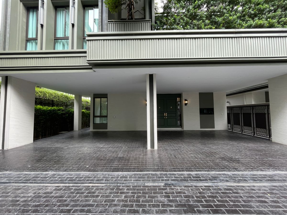 ขายบ้านสุขุมวิท อโศก ทองหล่อ : ขายด่วน บ้าน Super Luxury ใจกลางเอกมัย 10  ลาวิสต้า เพรสทีจ วิลเลจ ตกแต่งครบ 4 ชั้น 4 ห้องนอน 4 ห้องน้ำ 4 ที่จอดรถ พร้อมลิฟต์ส่วนตัว บ้านหลังมุม คุ้มค่าทุกตารางนิ้ว