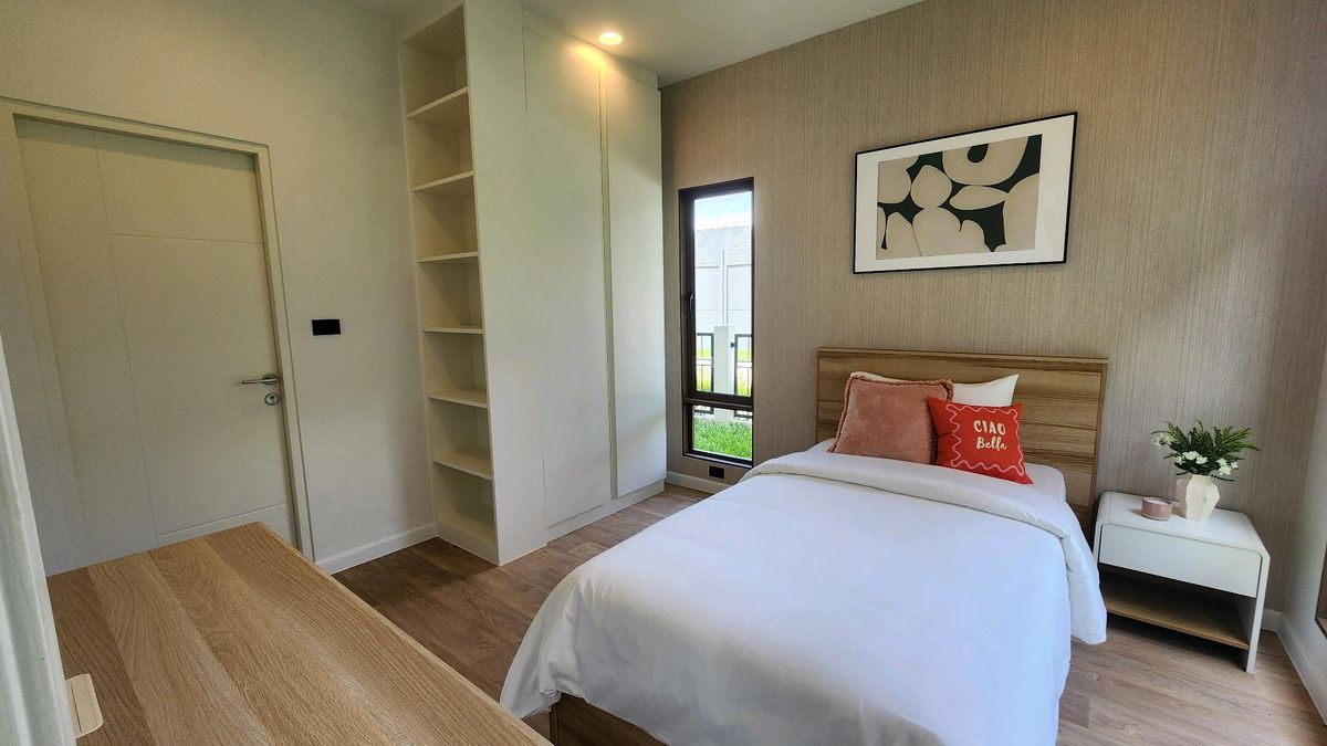 ให้เช่าบ้านพัฒนาการ ศรีนครินทร์ : Burasiri Krungthepkreetha | ให้เช่าบ้านเดี่ยวหลังมุม 4 ห้องนอน 2 ที่จอดรถ หน้ากว้าง แต่งสไตล์ Japandi สะอาดสะอ้าน น่าอยู่