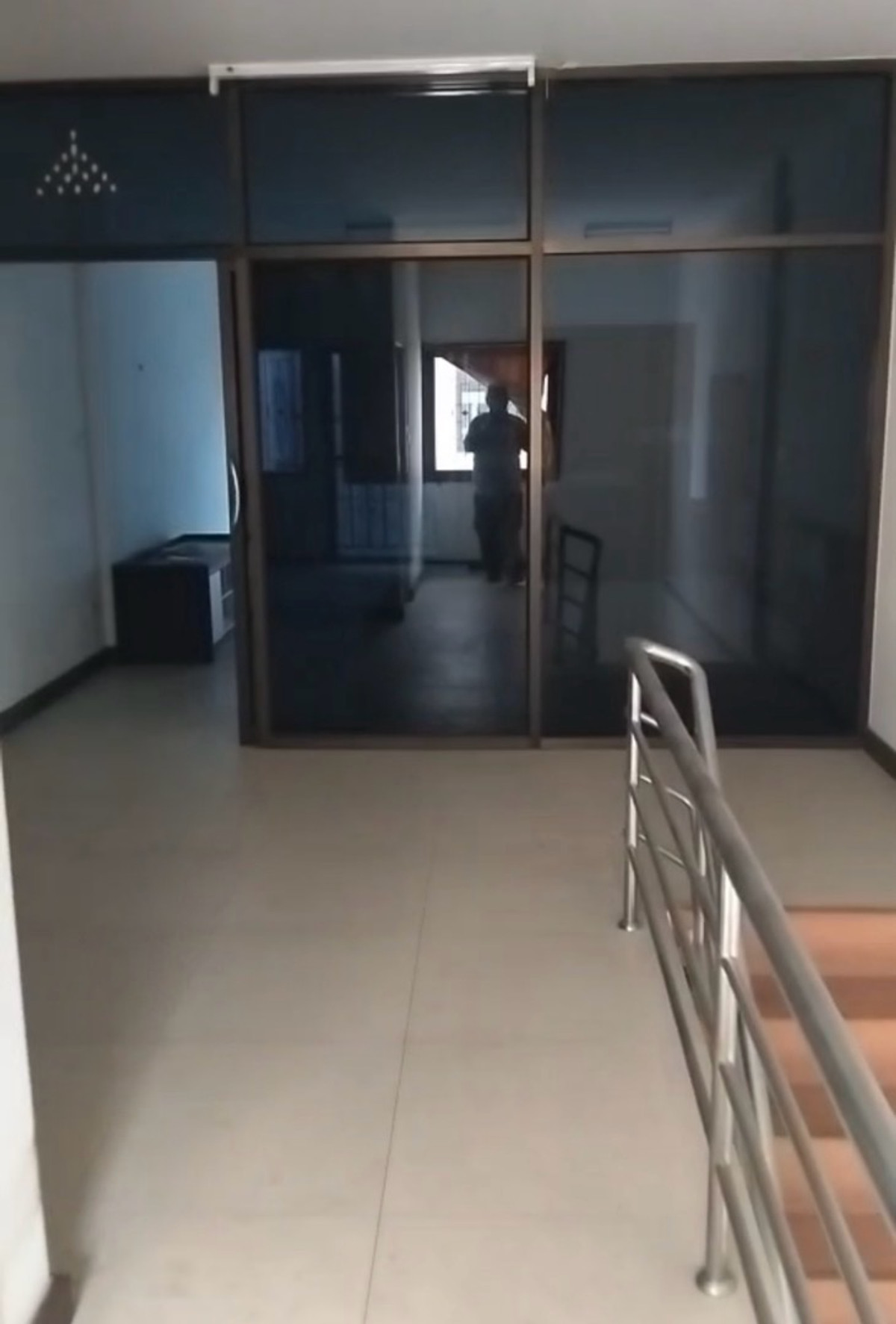 ขายอาคารพาณิชย์ปทุมธานี รังสิต ธรรมศาสตร์ : ขายพร้อมผู้เช่าระยะยาว อาคารพาณิชย์ 3 ชั้น คลองสี่ ปทุมธานี ติดถนนเลียบคลองสี่ หน้าตลาดคลองสี่เมืองใหม่