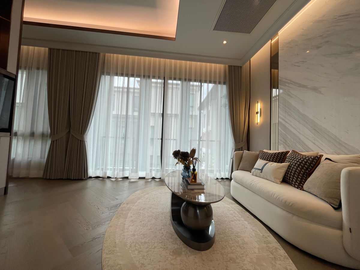 For SaleHouseSukhumvit, Asoke, Thonglor : [RARE ITEM] Luxurious corner mansion Lavista Ekkamai 10 | 429 sq m. Superior life in the heart of Ekkamai—fully decorated. Ready to move in!