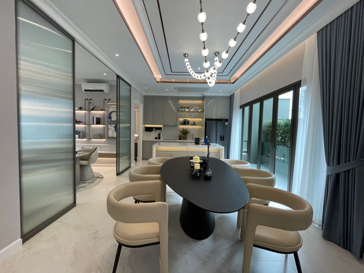 For SaleHouseSukhumvit, Asoke, Thonglor : [RARE ITEM] Luxurious corner mansion Lavista Ekkamai 10 | 429 sq m. Superior life in the heart of Ekkamai—fully decorated. Ready to move in!