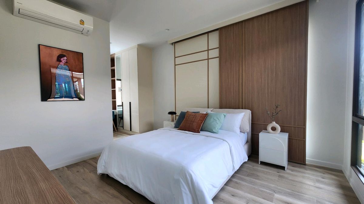 ให้เช่าบ้านพัฒนาการ ศรีนครินทร์ : Burasiri Krungthepkreetha | ให้เช่าบ้านเดี่ยวหลังมุม 4 ห้องนอน 2 ที่จอดรถ หน้ากว้าง แต่งสไตล์ Japandi สะอาดสะอ้าน น่าอยู่