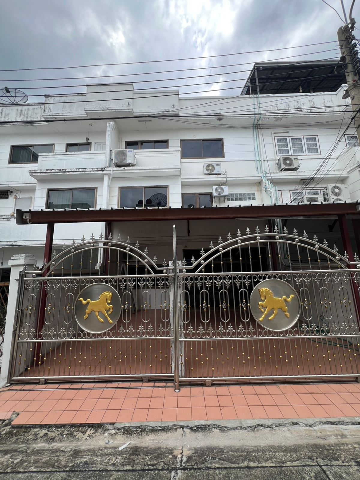 ให้เช่าสำนักงานพระราม 3 สาธุประดิษฐ์ : 
