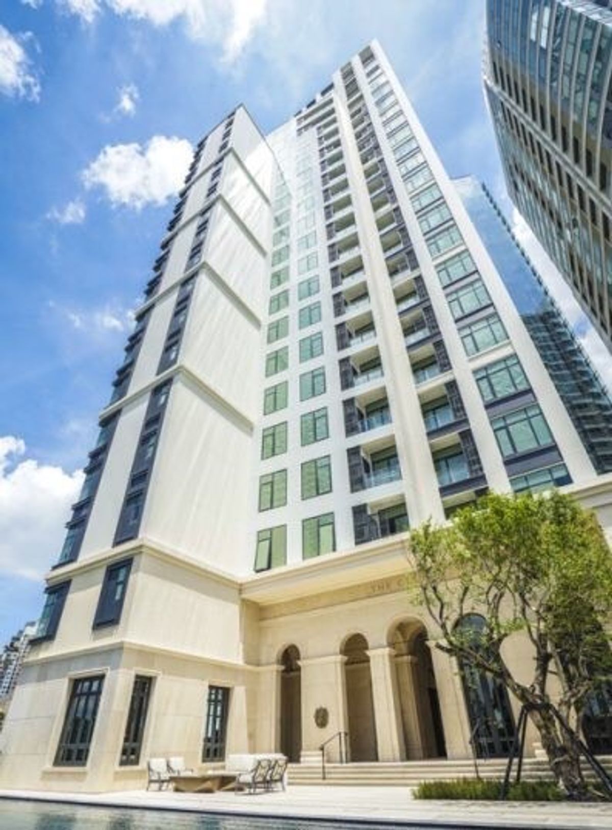 ขายคอนโดสุขุมวิท อโศก ทองหล่อ : The Diplomat 39 Duplex ที่สวยงาม 3B 4B ขนาด 165 ตารางเมตร, วิวเมือง, ตกแต่งอย่างสมบูรณ์, รู้สึกเหมือนบ้านขาย 55 MB (ใกล้ Emquatier)