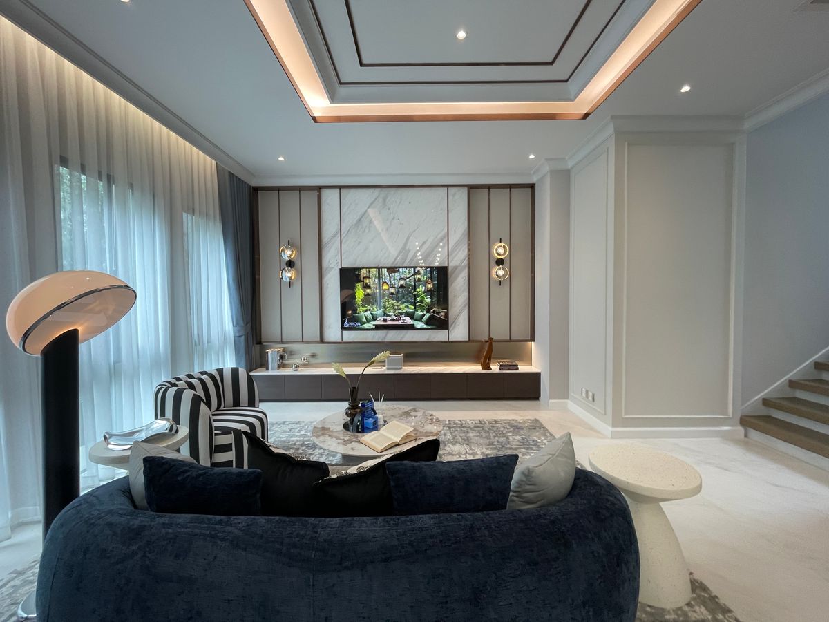 For SaleHouseSukhumvit, Asoke, Thonglor : [RARE ITEM] Luxurious corner mansion Lavista Ekkamai 10 | 429 sq m. Superior life in the heart of Ekkamai—fully decorated. Ready to move in!