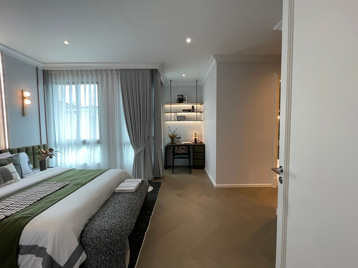 For SaleHouseSukhumvit, Asoke, Thonglor : [RARE ITEM] Luxurious corner mansion Lavista Ekkamai 10 | 429 sq m. Superior life in the heart of Ekkamai—fully decorated. Ready to move in!