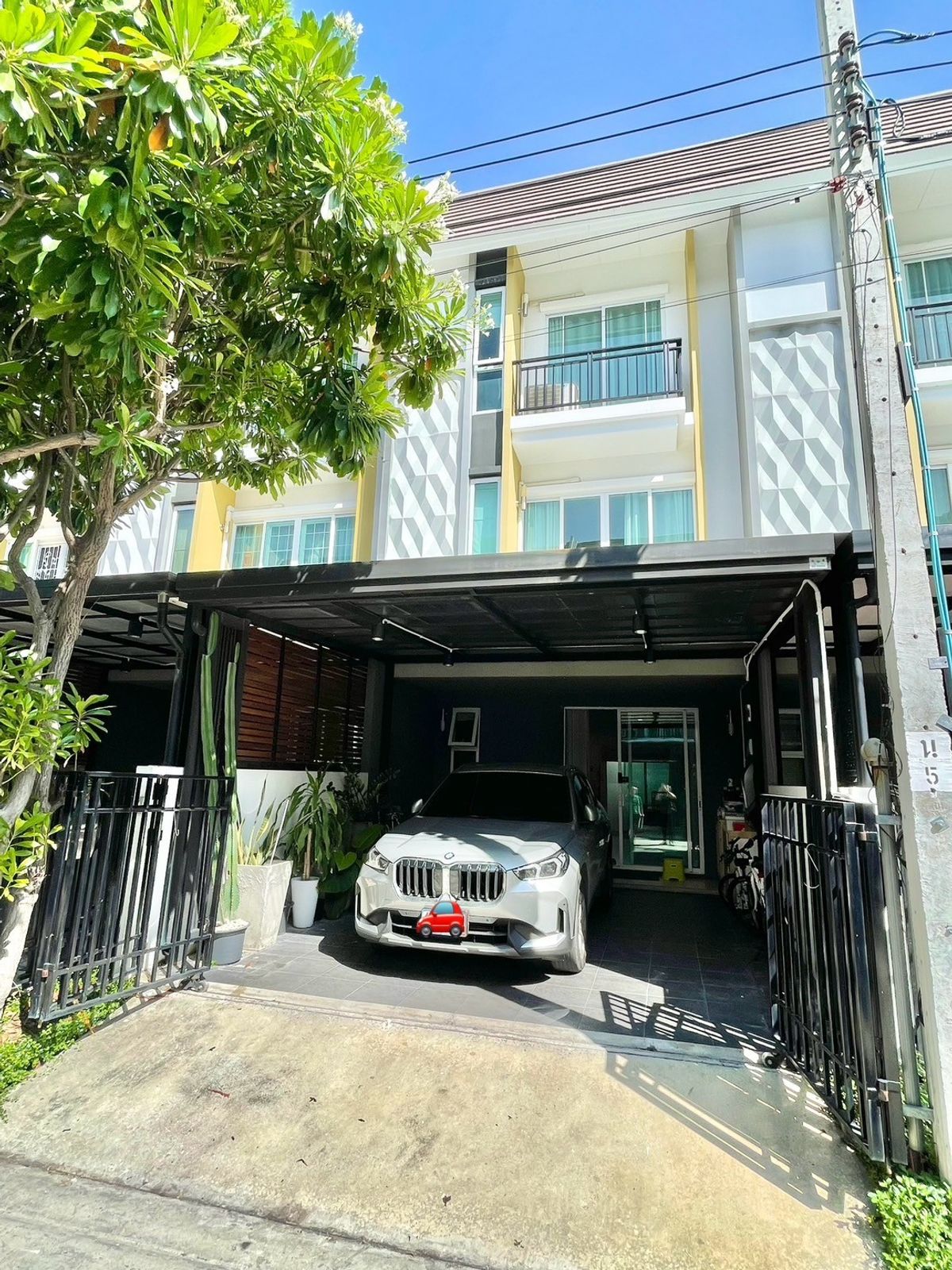 For RentTownhomeRama5, Ratchapruek, Bangkruai : *Hot*Rent !! Townhome Flora Tiwanon (Frara Tiwanon) 3 floors, 3 bedrooms, 19.4 sq. Wah. Beautiful, cute neighbors !!!!