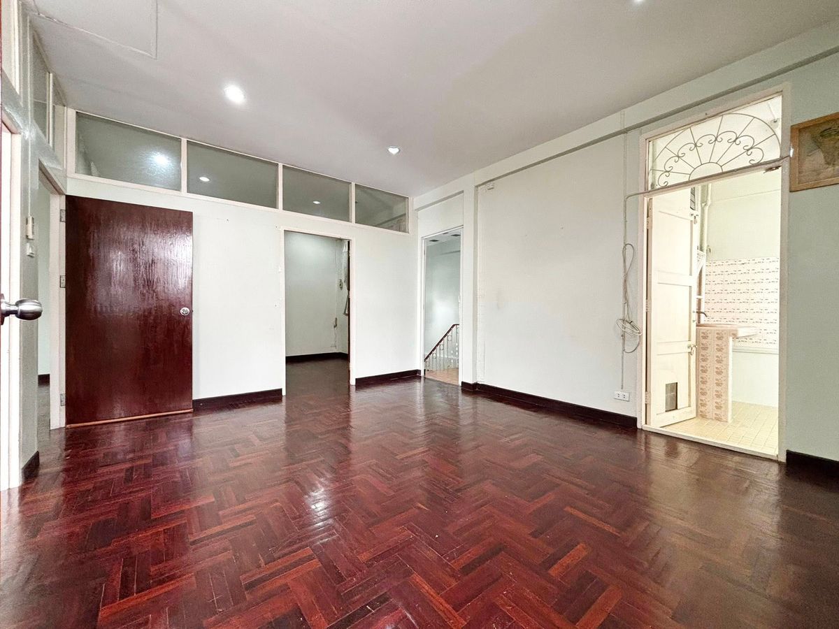 ขายบ้านสาทร นราธิวาส : บ้าน ซอยนนทรี 8 สาธุประดิษฐ์ บ้านสวย โครงสร้างดี อยู่เองก็ได้ ปล่อยเช่าก็ดี ราคาเจรจาได้