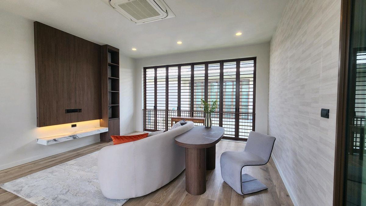 ให้เช่าบ้านพัฒนาการ ศรีนครินทร์ : Burasiri Krungthepkreetha | ให้เช่าบ้านเดี่ยวหลังมุม 4 ห้องนอน 2 ที่จอดรถ หน้ากว้าง แต่งสไตล์ Japandi สะอาดสะอ้าน น่าอยู่