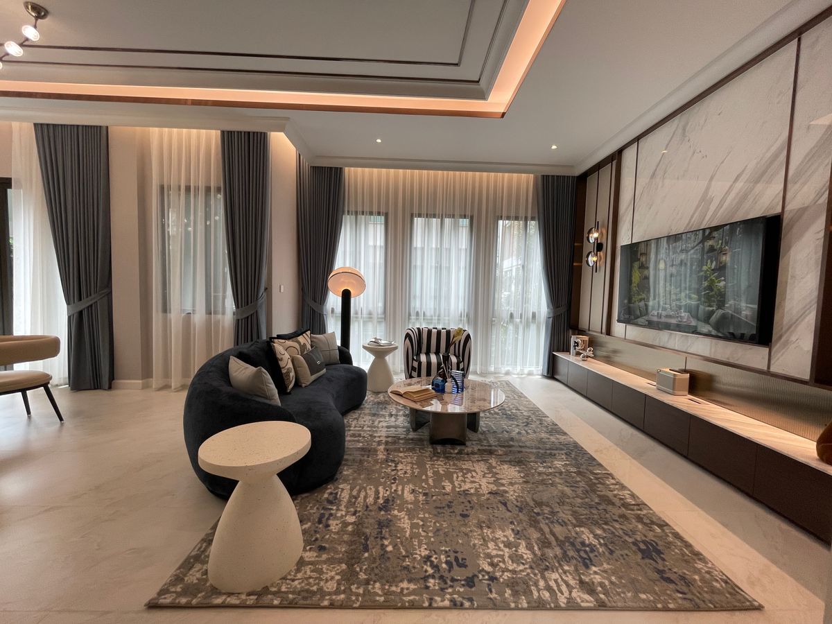 For SaleHouseSukhumvit, Asoke, Thonglor : [RARE ITEM] Luxurious corner mansion Lavista Ekkamai 10 | 429 sq m. Superior life in the heart of Ekkamai—fully decorated. Ready to move in!