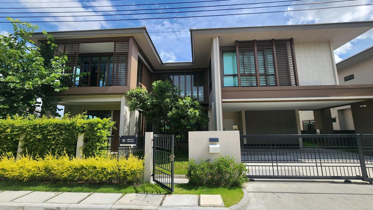 ให้เช่าบ้านพัฒนาการ ศรีนครินทร์ : Burasiri Krungthepkreetha | ให้เช่าบ้านเดี่ยวหลังมุม 4 ห้องนอน 2 ที่จอดรถ หน้ากว้าง แต่งสไตล์ Japandi สะอาดสะอ้าน น่าอยู่