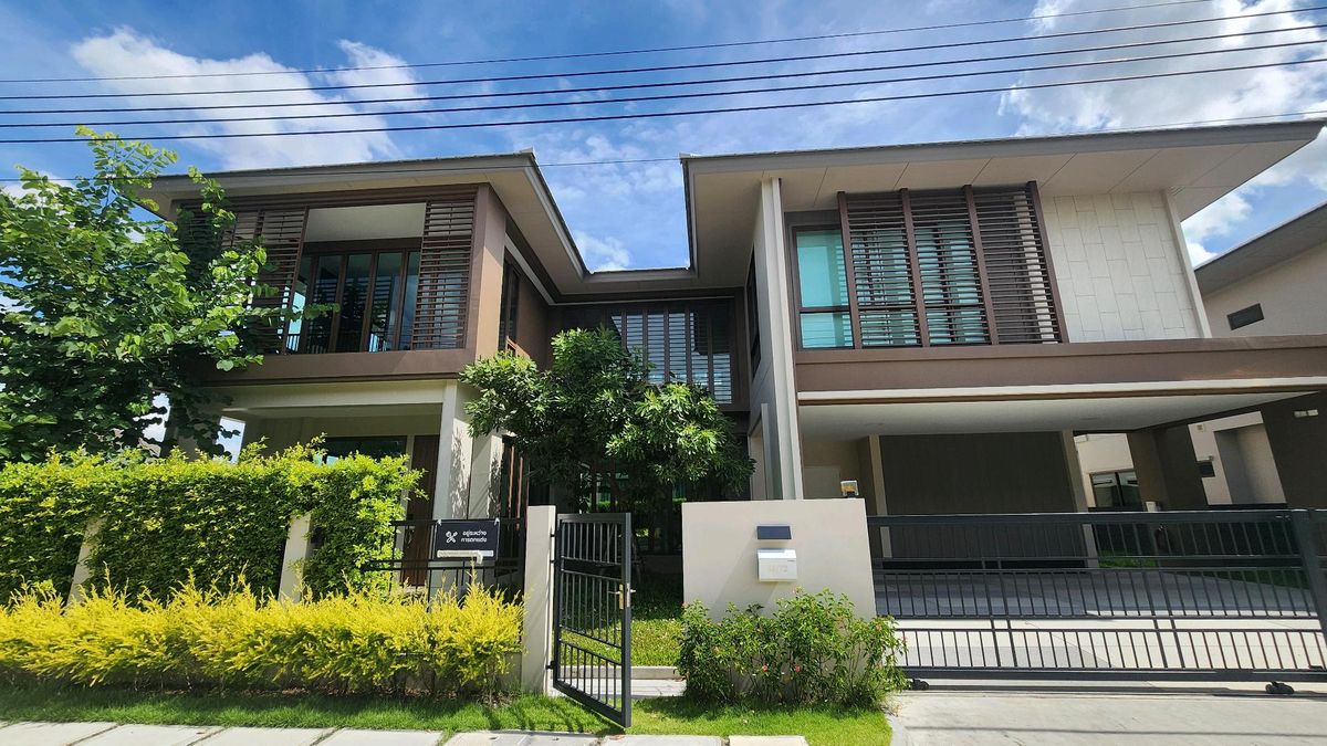 ให้เช่าบ้านพัฒนาการ ศรีนครินทร์ : Burasiri Krungthepkreetha | ให้เช่าบ้านเดี่ยวหลังมุม 4 ห้องนอน 2 ที่จอดรถ หน้ากว้าง แต่งสไตล์ Japandi สะอาดสะอ้าน น่าอยู่