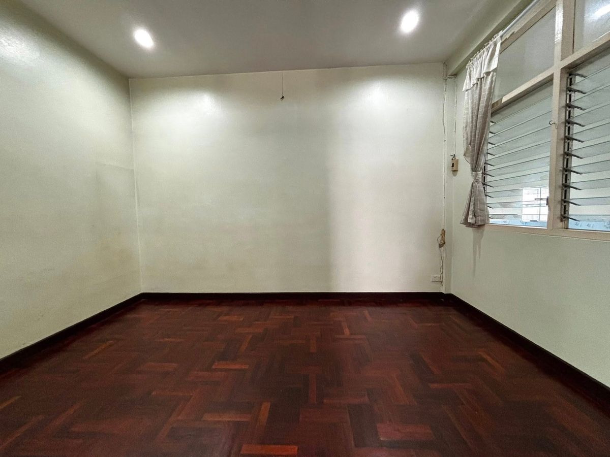 ขายบ้านสาทร นราธิวาส : บ้าน ซอยนนทรี 8 สาธุประดิษฐ์ บ้านสวย โครงสร้างดี อยู่เองก็ได้ ปล่อยเช่าก็ดี ราคาเจรจาได้