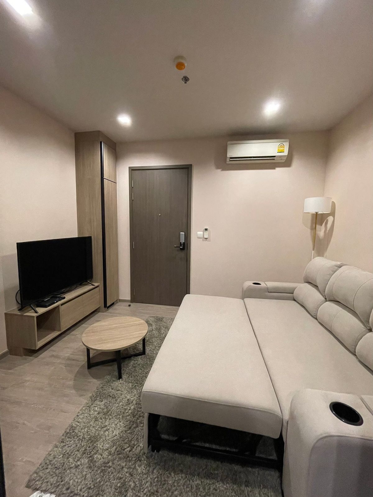 For RentCondoBang Sue, Wong Sawang, Tao Pun : urgent !! Condo for rent, The Line Wongsawang, 1 bedroom, 1 bathroom, 19th floor, city view, near MRT Wongsawang (200 meters