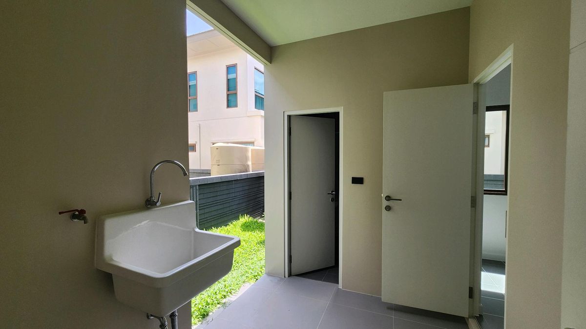 ให้เช่าบ้านพัฒนาการ ศรีนครินทร์ : Burasiri Krungthepkreetha | ให้เช่าบ้านเดี่ยวหลังมุม 4 ห้องนอน 2 ที่จอดรถ หน้ากว้าง แต่งสไตล์ Japandi สะอาดสะอ้าน น่าอยู่