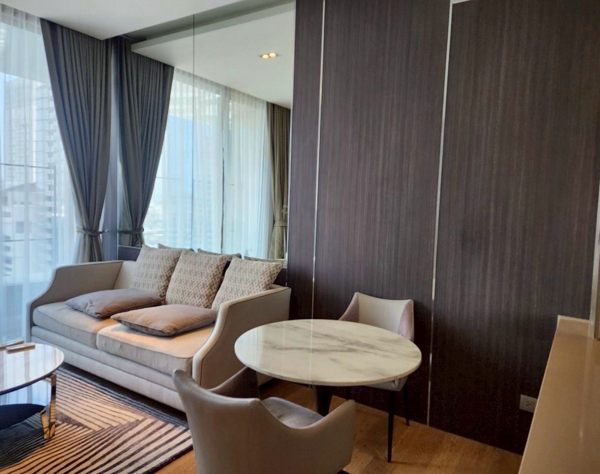 ให้เช่าคอนโดสีลม ศาลาแดง บางรัก : 📣📣For rent Saladaeng One 
✅ Room available to move in July 16th