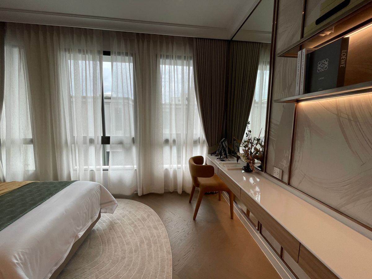 For SaleHouseSukhumvit, Asoke, Thonglor : [RARE ITEM] Luxurious corner mansion Lavista Ekkamai 10 | 429 sq m. Superior life in the heart of Ekkamai—fully decorated. Ready to move in!