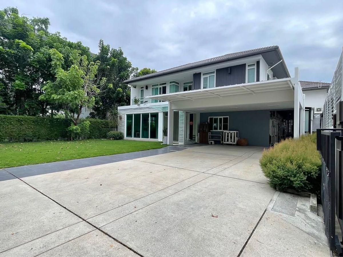 For RentHouseLadkrabang, Suwannaphum Airport : 2-story luxury house, beautifully decorated for rent in Prawet-Bangna area Near Ramkhamhaeng University Bang Na Campus only 3 km.