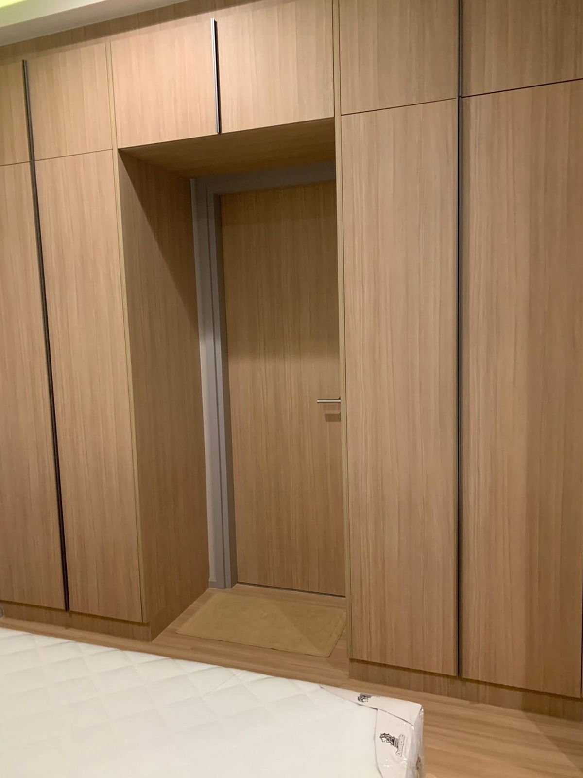 For SaleCondoSapankwai,Jatujak : Urgent sale Condo M Jatujak, Pet friendly Selling 98, xxx baht/sqm , 1 bedroom, all free furniture. Appointment pls call 085-362-6455