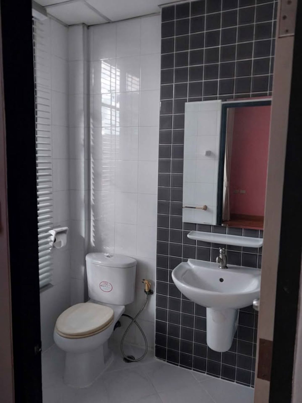 ให้เช่าทาวน์โฮมเลียบทางด่วนรามอินทรา : บ้านกลางเมือง ลาดพร้าว-โยธินพัฒนา แปลงมุม  ให้เช่า 35,000 บาท/เดือน  