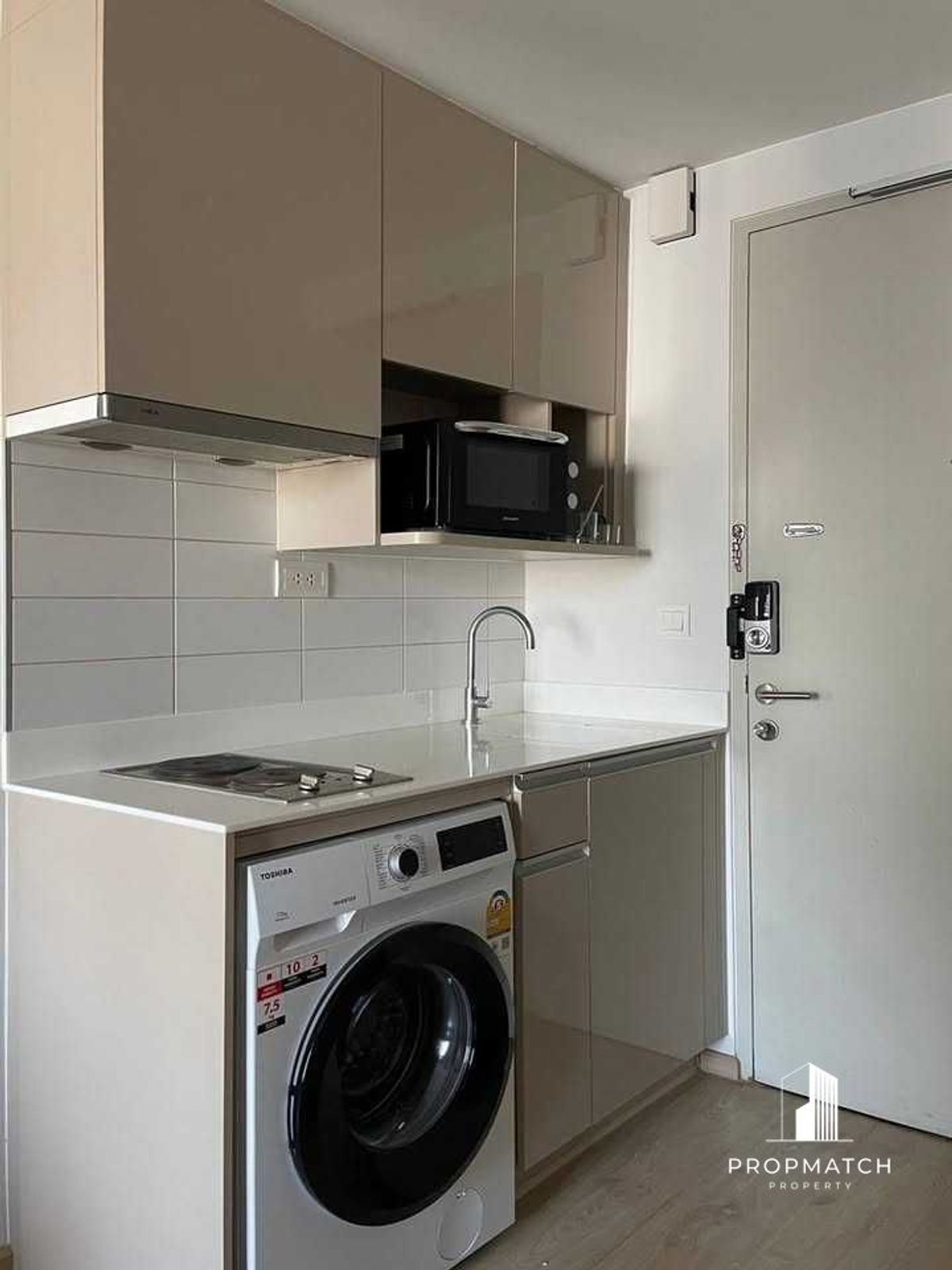 For RentCondoRatchathewi,Phayathai : ✨flash deal ✨ideo Q Rachatewi (1Bed 1Bath 34SQM.) Completely decorated !! Only 22,000 baht per month Tel.0981315848 @PropMatch
