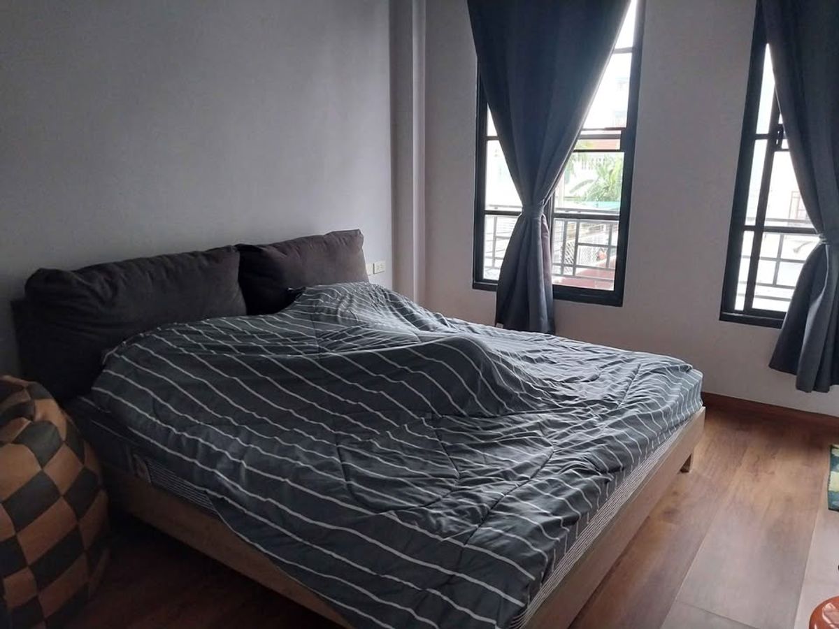 ให้เช่าทาวน์โฮมเลียบทางด่วนรามอินทรา : บ้านกลางเมือง ลาดพร้าว-โยธินพัฒนา แปลงมุม  ให้เช่า 35,000 บาท/เดือน  