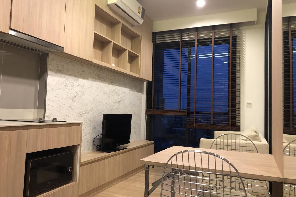 For SaleCondoSapankwai,Jatujak : Urgent sale, M Jatujak a condo pet friendly only 3.99 million, size 32.37 sqm, 1 bedroom, appointment to inspcet 085-362-6455, Julie