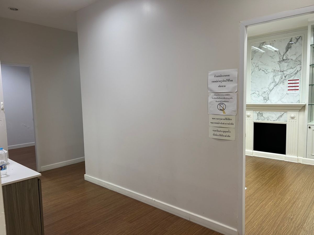 For RentShowroomSukhumvit, Asoke, Thonglor : Rental area for Ekkamai Business: 95 sq.m.