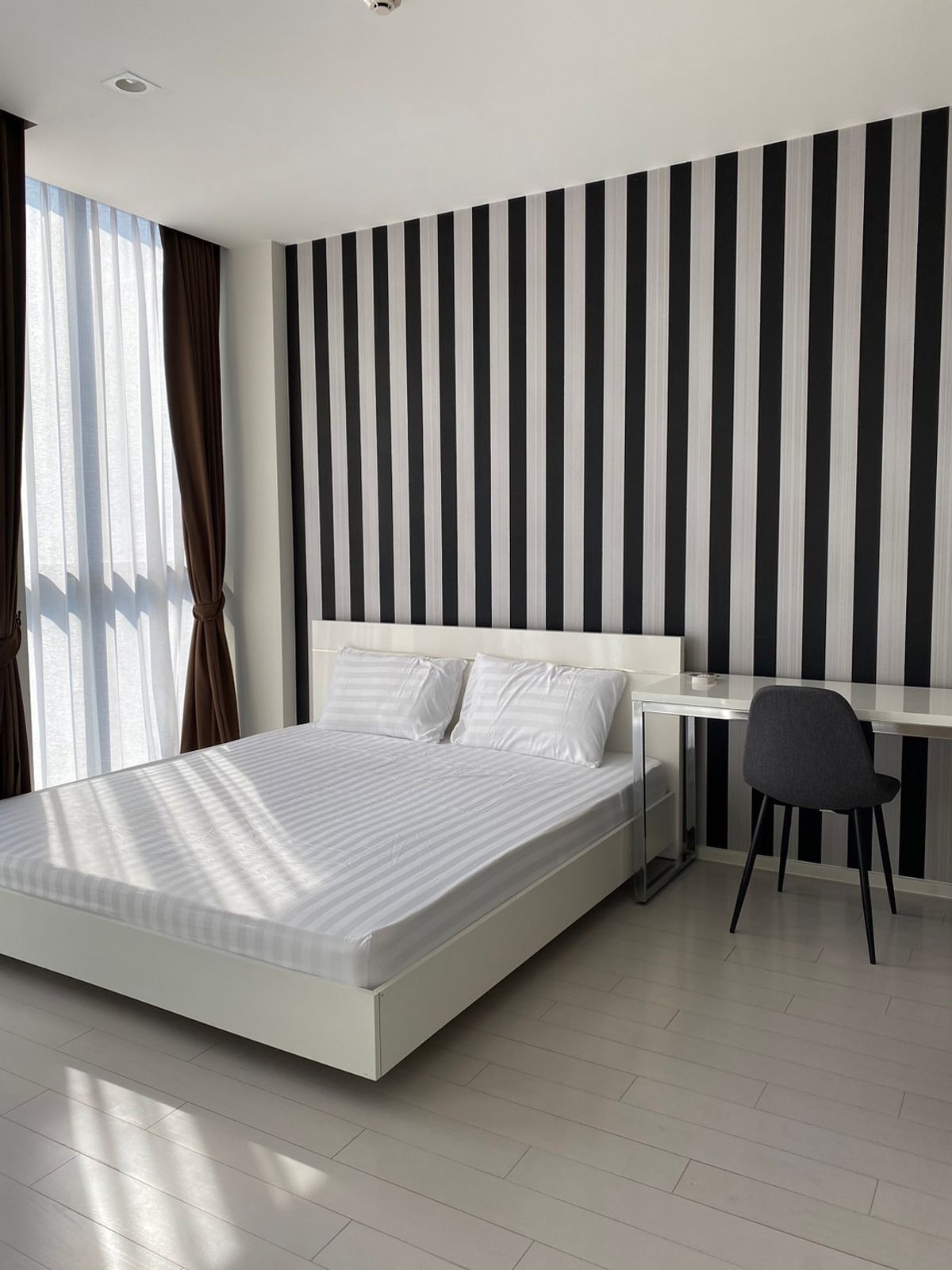 For RentCondoWitthayu, Chidlom, Langsuan, Ploenchit : (For Rent) Noble Ploenchit, attached to the Ploenchit BTS