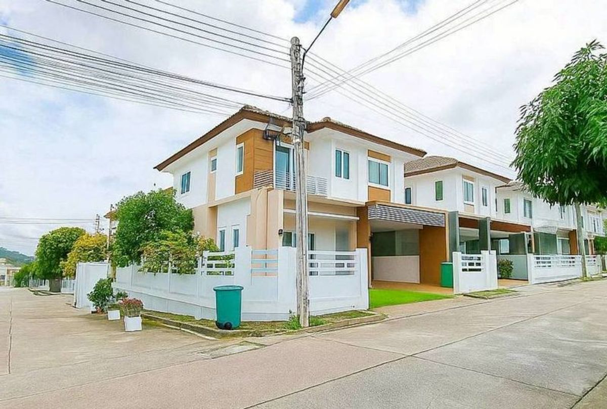 ให้เช่าศรีราชา แหลมฉบัง บ้านบึง : บ้านแฝดให้เช่า 2 ชั้น ตกแต่งพร้อมอยู่ หมู่บ้านเลควัลเล่ย์ บ่อวิน ศรีราชา ชลบุรี 