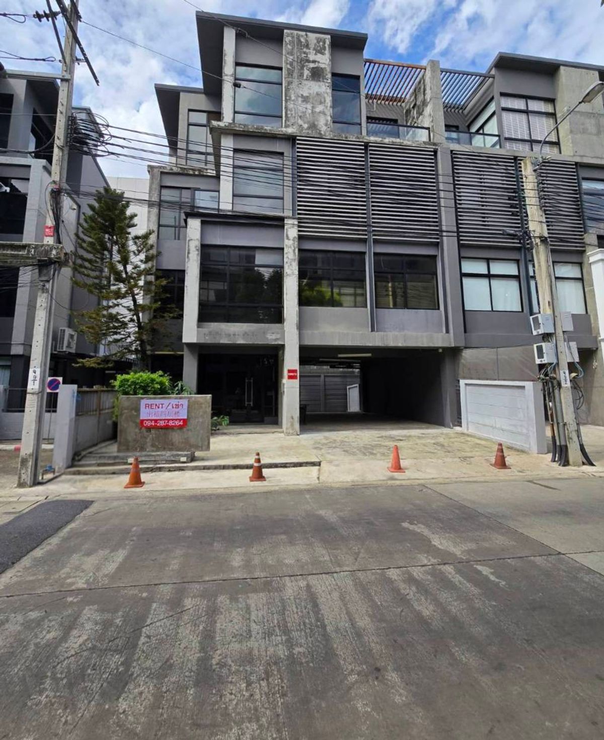 ให้เช่าสำนักงานโชคชัย4 ลาดพร้าว71 : Home Office ในฝัน ใจกลางถนนศรีวรา ติดทาวน์อินทาวน์ ปล่อยเช่าอาคารสำนักงาน ดิสทริค ศรีวรา (District Sriwara) 50.8 ตร.วา 462 ตร.ม ใกล้ MRT ลาดพร้าว 83