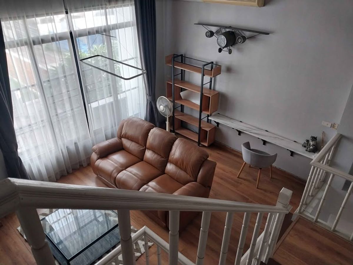 ให้เช่าทาวน์โฮมเลียบทางด่วนรามอินทรา : บ้านกลางเมือง ลาดพร้าว-โยธินพัฒนา แปลงมุม  ให้เช่า 35,000 บาท/เดือน  