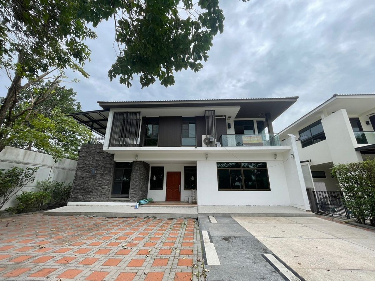 For RentHouseLadkrabang, Suwannaphum Airport : Rent a detached house, Manthana Onnut-Ring 4 Manthana onnut-Wongwaen 4, Kanchanaphisek Road Out in honor of Bangnarat, convenient, near Mega Bangna Buraphawithi Expressway