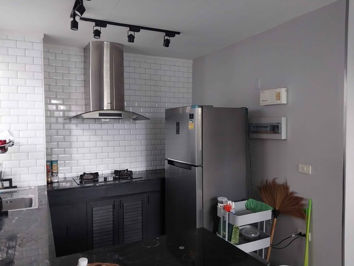 ให้เช่าทาวน์โฮมเลียบทางด่วนรามอินทรา : บ้านกลางเมือง ลาดพร้าว-โยธินพัฒนา แปลงมุม  ให้เช่า 35,000 บาท/เดือน  