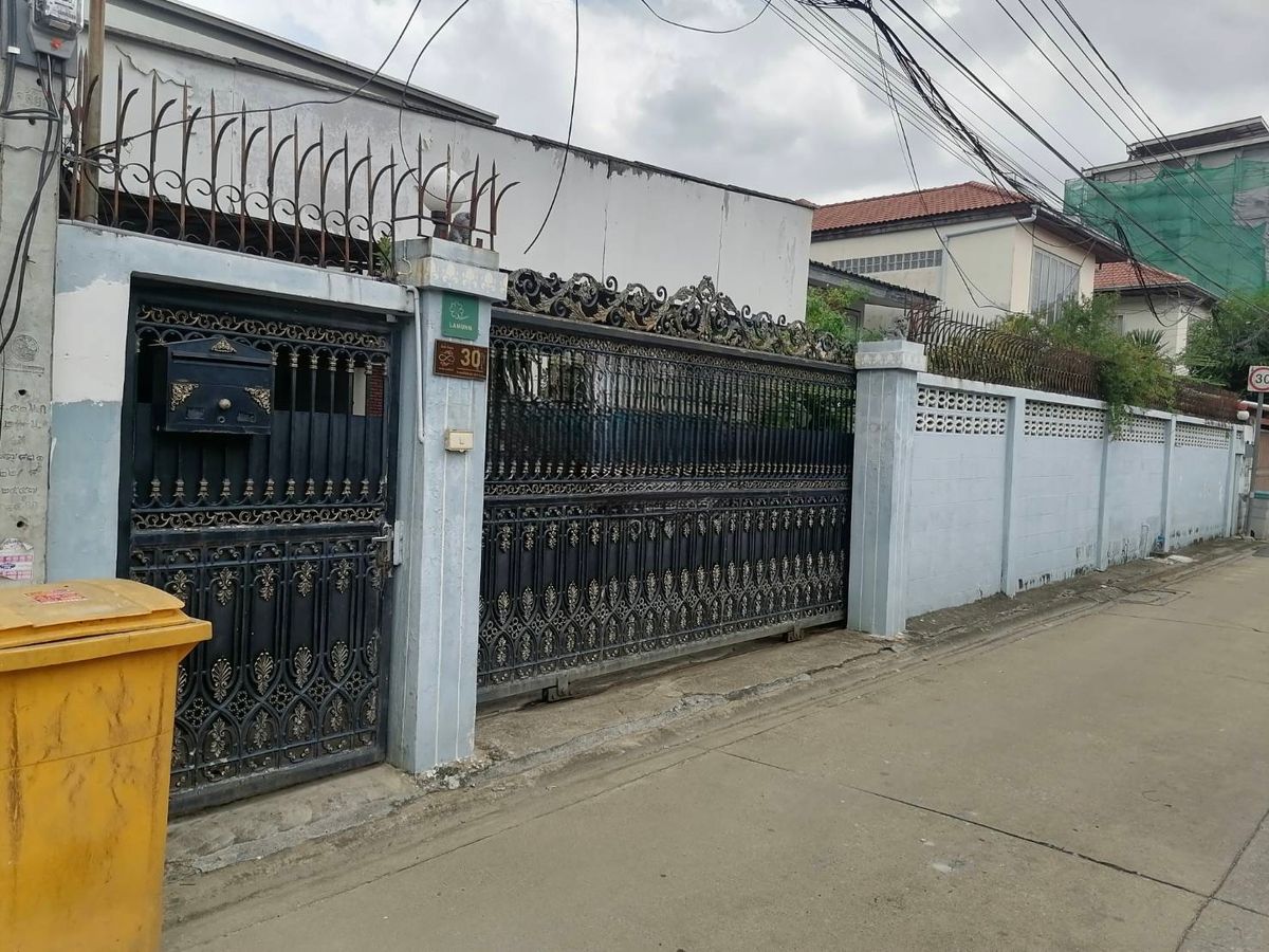 ขายที่ดินลาดพร้าว เซ็นทรัลลาดพร้าว : ที่ดิน 100 ตร.ว. พหลโยธิน 24 / (ขาย), Land 100 sq m. Phahon Yothin 24 / (FOR SALE) MEAW679