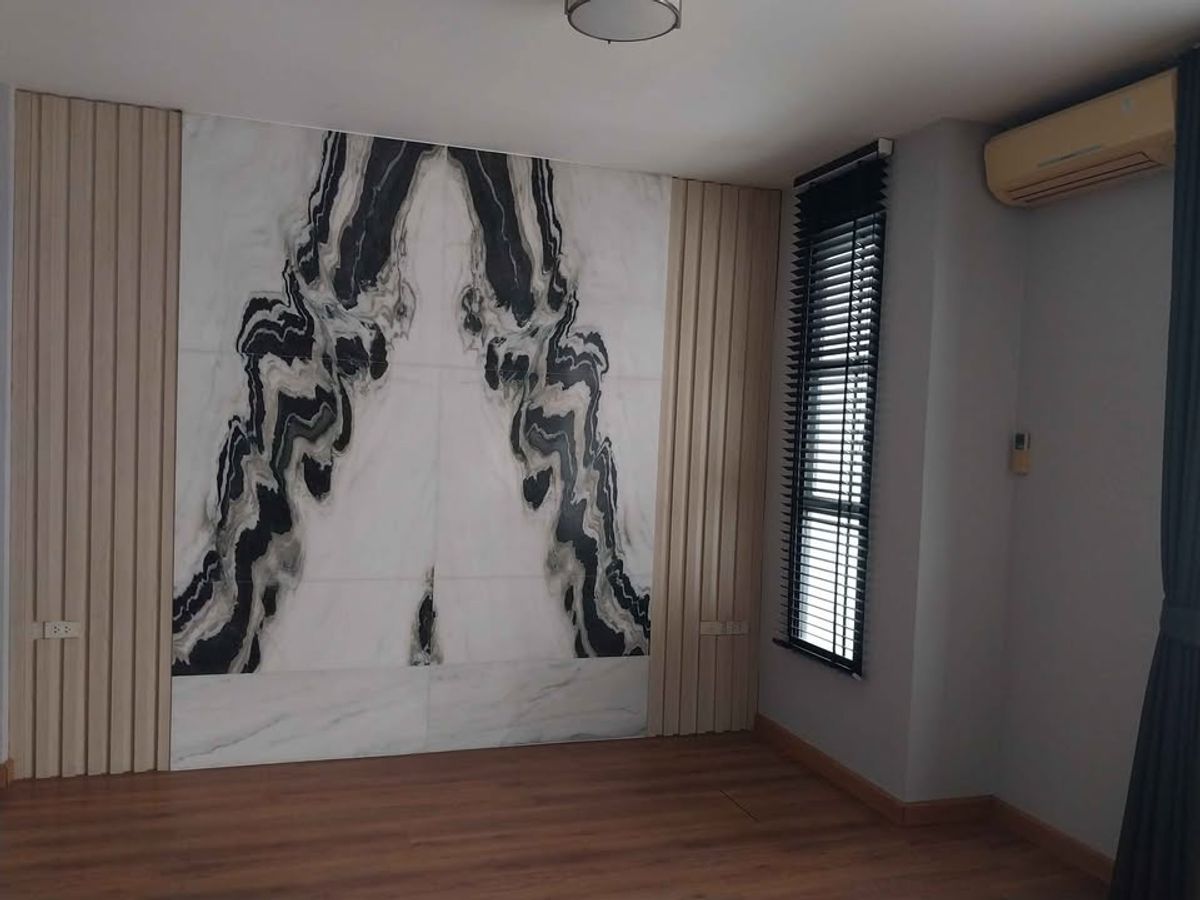 ให้เช่าทาวน์โฮมเลียบทางด่วนรามอินทรา : บ้านกลางเมือง ลาดพร้าว-โยธินพัฒนา แปลงมุม  ให้เช่า 35,000 บาท/เดือน  