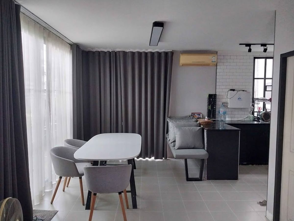 ให้เช่าทาวน์โฮมเลียบทางด่วนรามอินทรา : บ้านกลางเมือง ลาดพร้าว-โยธินพัฒนา แปลงมุม  ให้เช่า 35,000 บาท/เดือน  