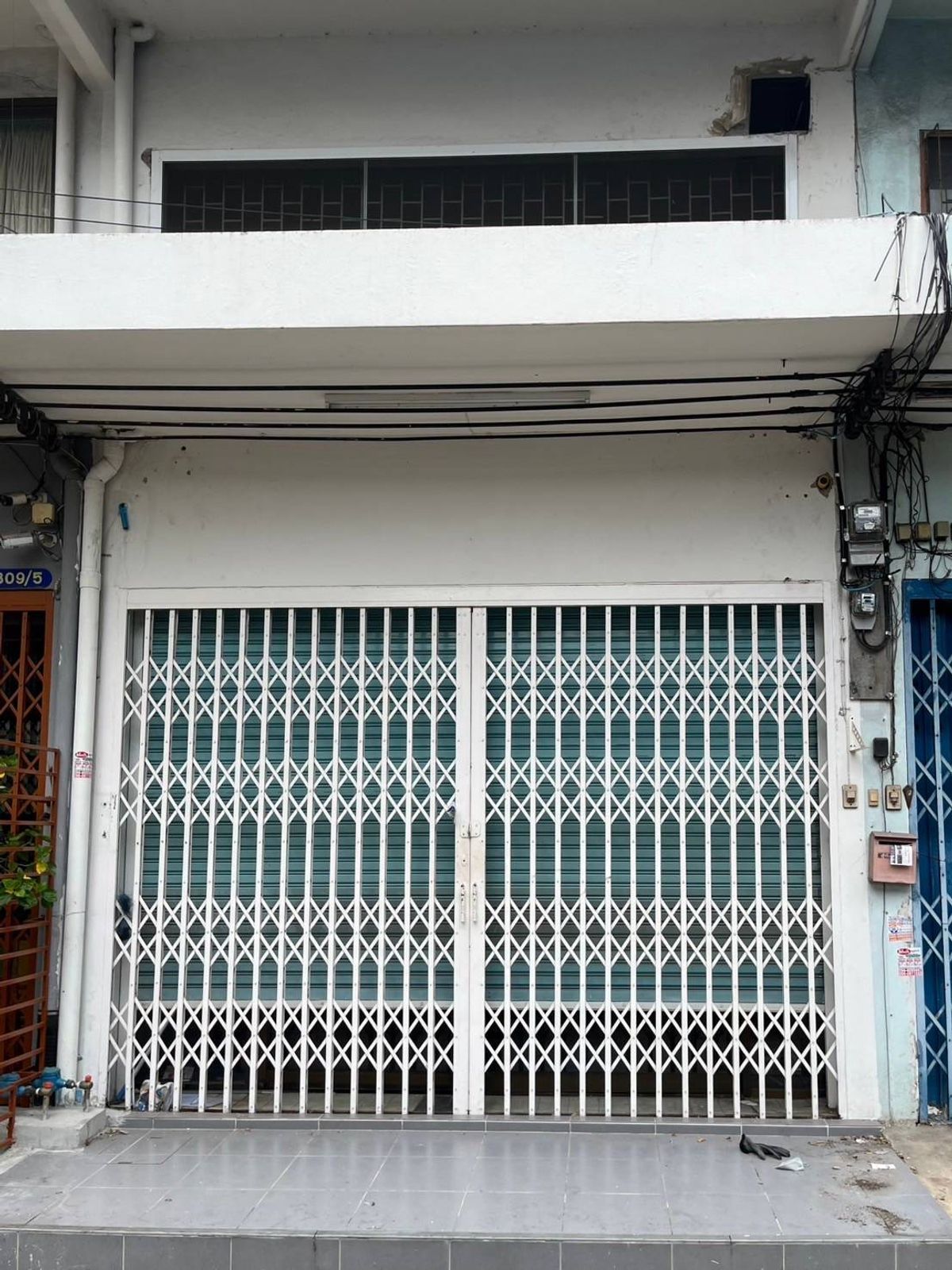 ให้เช่าอาคารพาณิชย์สาทร นราธิวาส : ให้เช่าอาคารพาณิชย์3ชั้น ถนนจันทน์ ใกล้ BTS สุรศักดิ์, วัดไผ่เงินโชตนาราม ทำได้หลายธุรกิจ