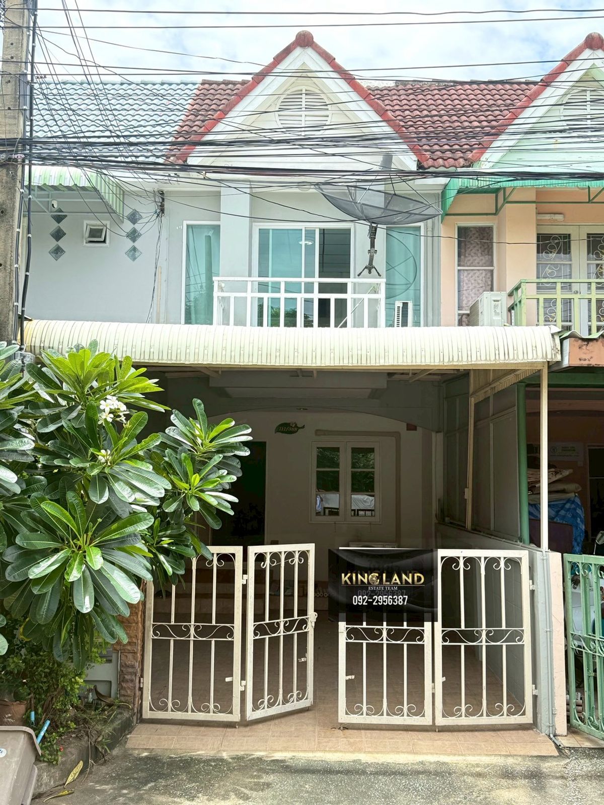 ให้เช่าทาวน์โฮมนวมินทร์ รามอินทรา : 🏡 ให้เช่าทาวน์โฮม 2 ชั้น ม.เฟิร์สโฮม ห้าแยกวัชรพล ✨ บ้านสภาพดี พร้อมอยู่ ถนนเมนใหญ่หน้าบ้านกว้าง 5 เลน! 🚗 รองรับ EV Charger | ระบบ Digital Door Lock | ทำเลดี เงียบสงบ น่าอยู่มาก!