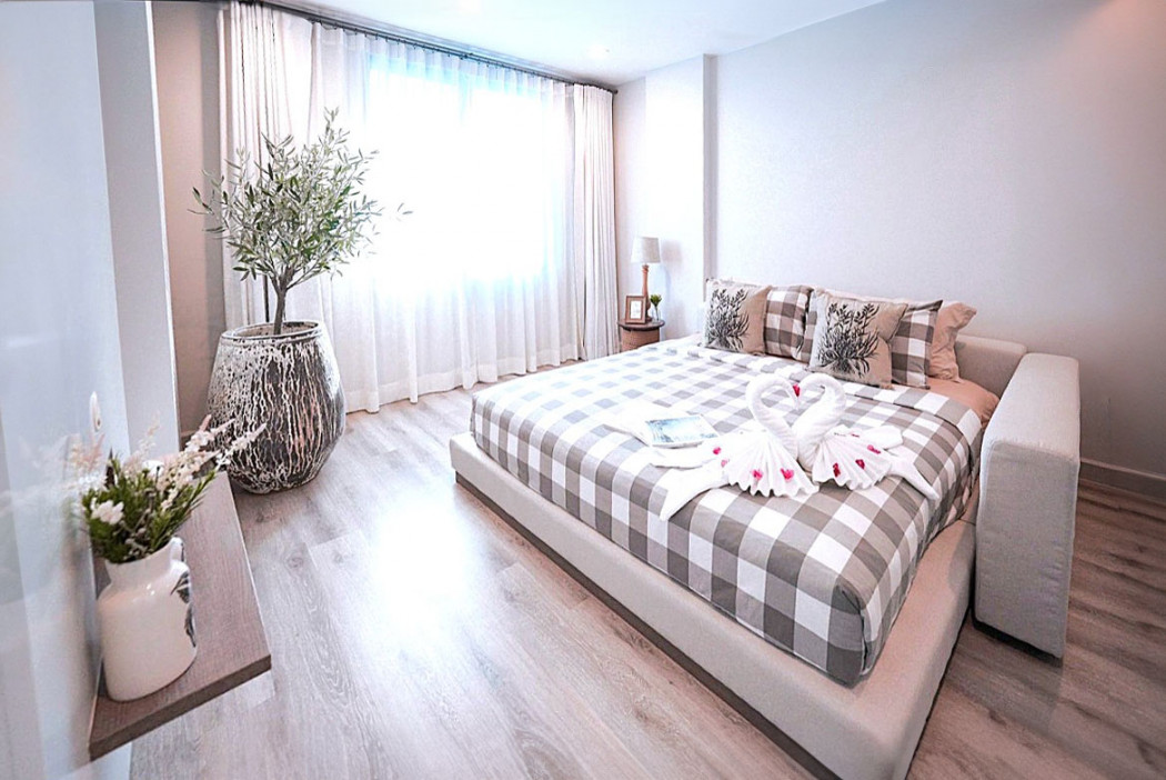 For SaleCondoHuahin, Prachuap Khiri Khan, Pran Buri : Condo for sale THE CREST SANTORA Hua Hin 160 sq m, 1st floor, excellent condition TV