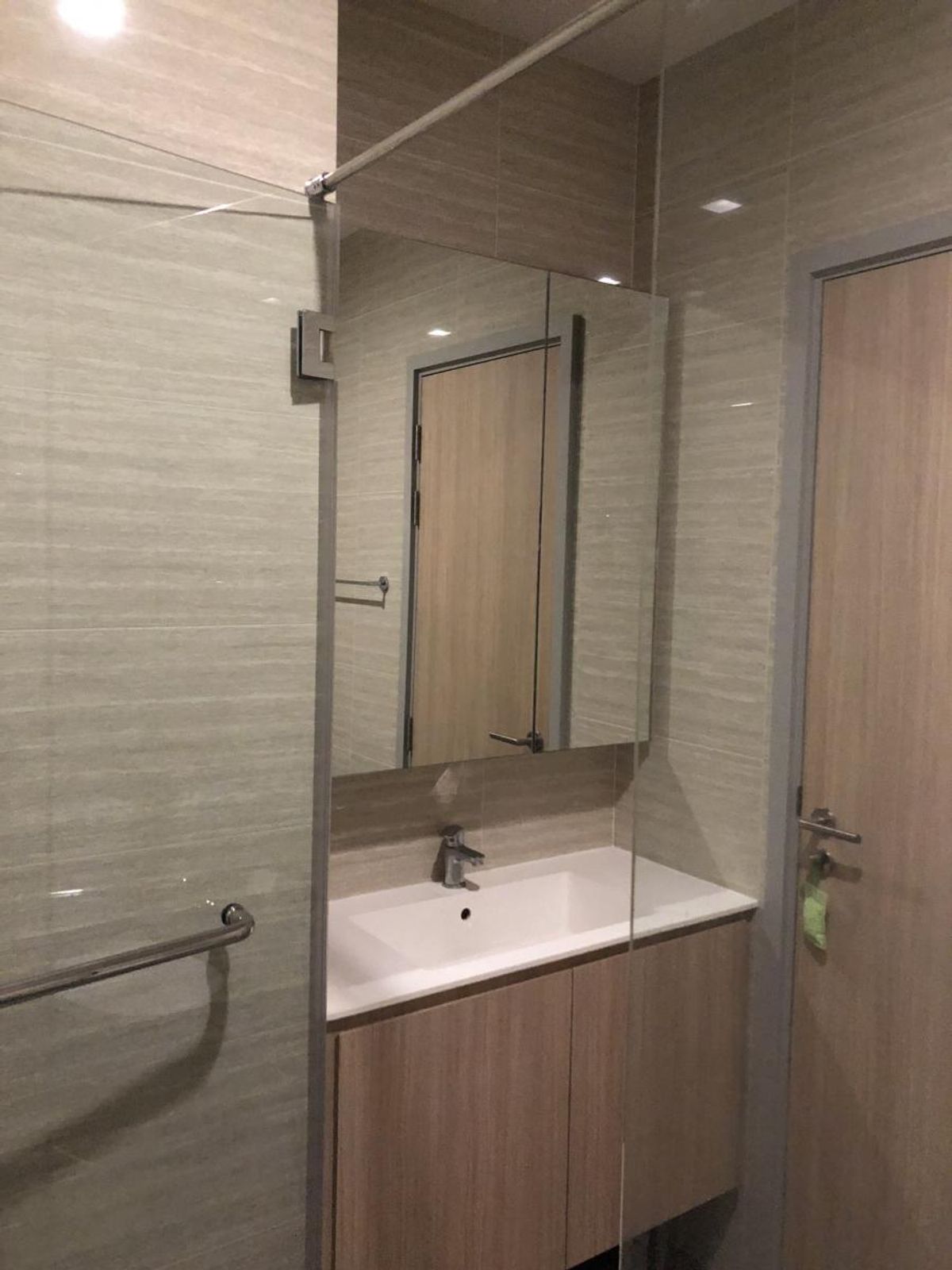 For SaleCondoSapankwai,Jatujak : Urgent sale Condo M Jatujak, Pet friendly Selling 98, xxx baht/sqm , 1 bedroom, all free furniture. Appointment pls call 085-362-6455