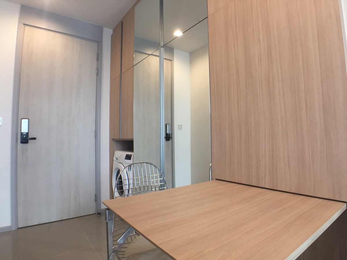 ขายคอนโดสะพานควาย จตุจักร : ขายต่ำกว่าราคาประเมิน เอ็ม จตุจักร คอนโดเลี้ยงสัตวได้ ตรม.ละ 98,xxx บาท 32.96 ตารางเมตร ฟรีเฟอร์ทั้งหมด นัดดูห้อง 085-362-6455 จูลี่