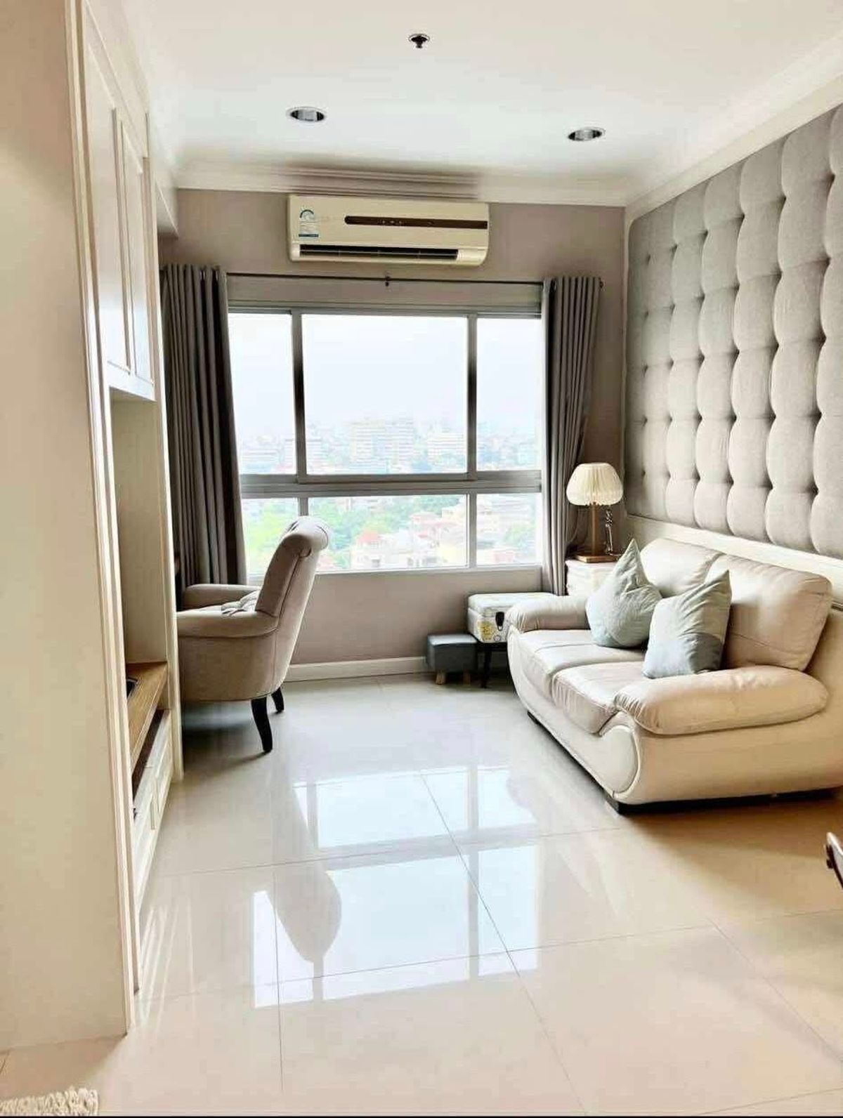 For RentCondoWongwianyai, Charoennakor : Rent RR261 Q House Condo Sathorn. Beautiful room with BTS, Thonburi.